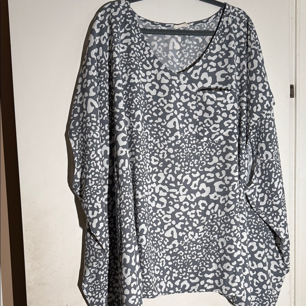 ODDY Gray and White Leopard Print Blouse